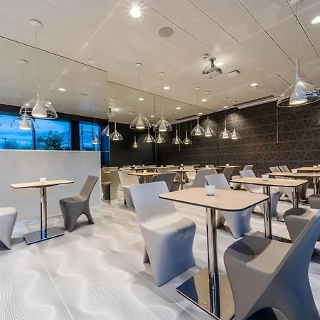 Prize By Radisson, Berna